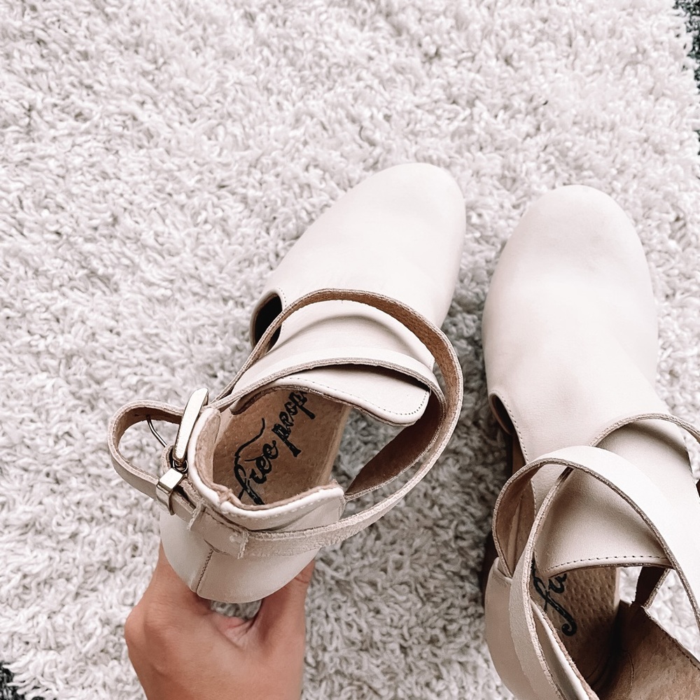 Free People Ivory Cedar Clogs!! - Picture 6 of 11